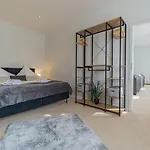 Exklusive Stadtvilla-190qm- Parkplatz- 3Schlafzimmer- 2 Bäder- Netflix- Waschmaschine- 4 Etagen-nähe Theater
