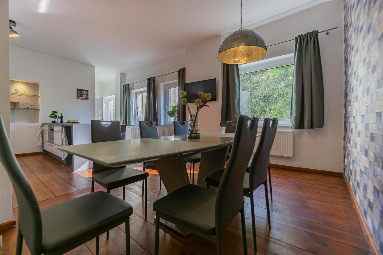 Exklusive Stadtvilla-190qm- Parkplatz- 3schlafzimmer- 2 Bäder- Netflix- Waschmaschine- 4 Etagen-nähe Theater Cottbus